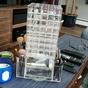 Lux make up tower